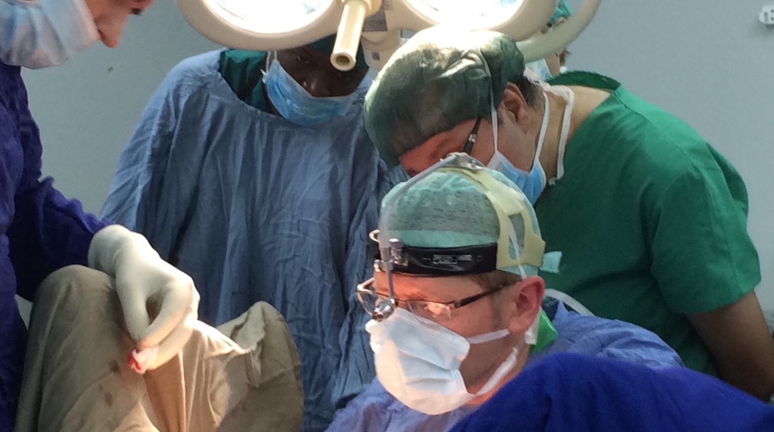 Image for Consultant trains surgeons in Zambia